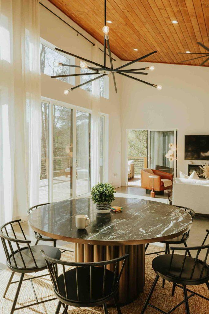 Casa Pequena de Luxo com Vista Deslumbrante para a Montanha 2 683x1024 - Casa Pequena de Luxo com Vista Deslumbrante para a Montanha