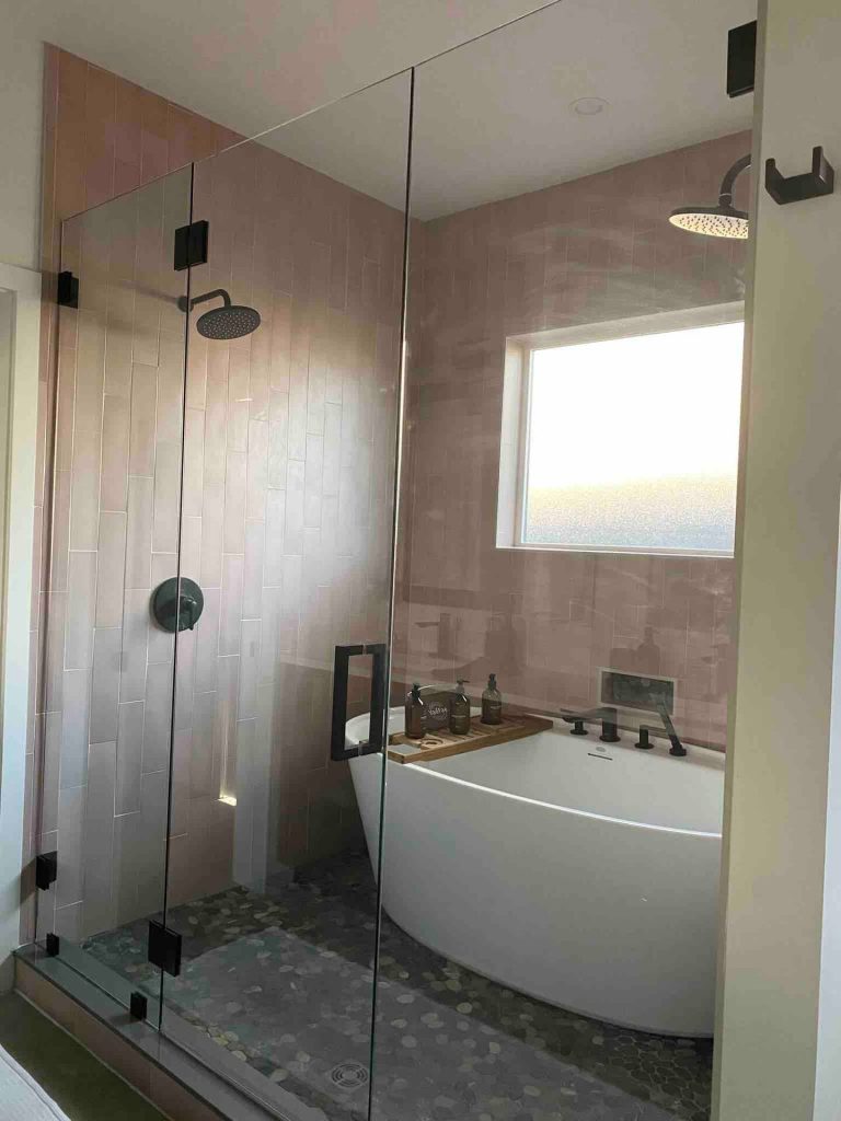 Casa Pequena de Luxo com Vista Deslumbrante para a Montanha 4 768x1024 - Casa Pequena de Luxo com Vista Deslumbrante para a Montanha