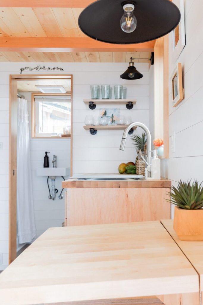 Tiny House Sustentavel Como Viver de Forma Ecologica 14 683x1024 - Tiny House Sustentável: Como Viver de Forma Ecológica